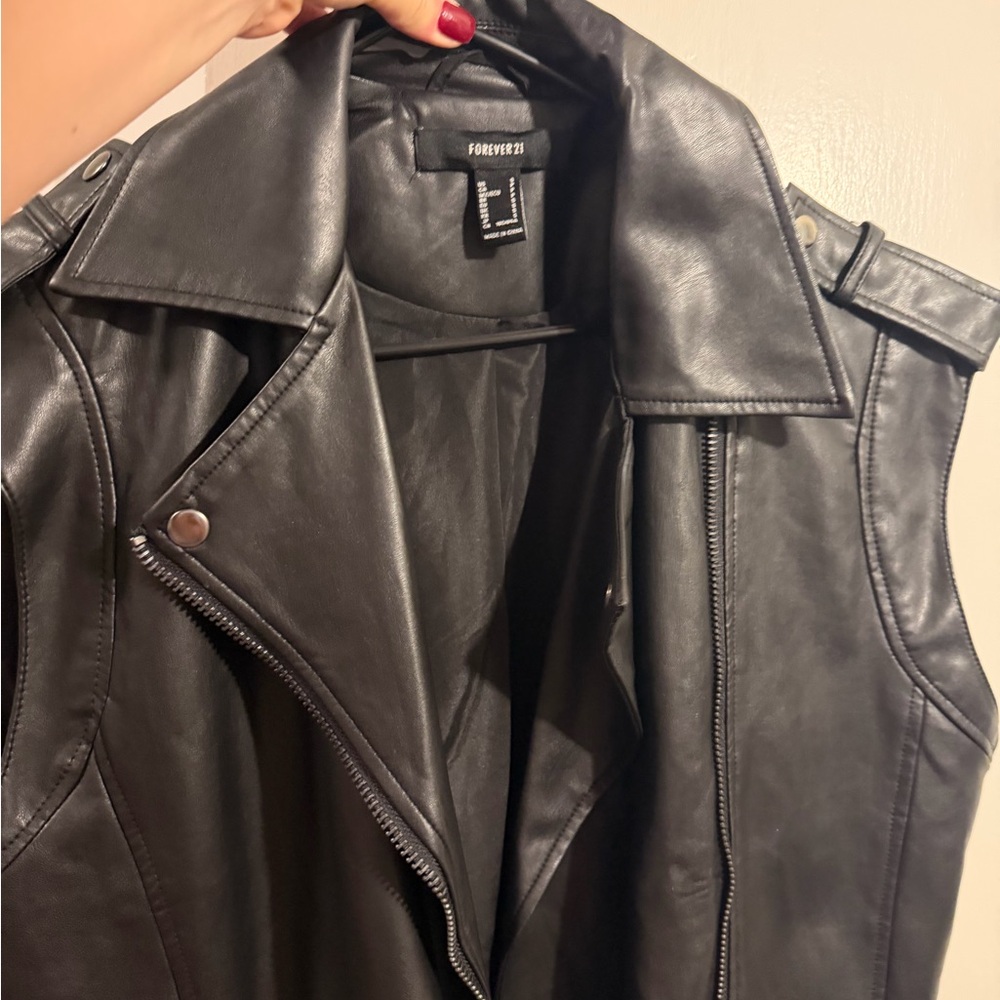 Forever 21 Black Faux Leather Sleeveless Moto Jacket